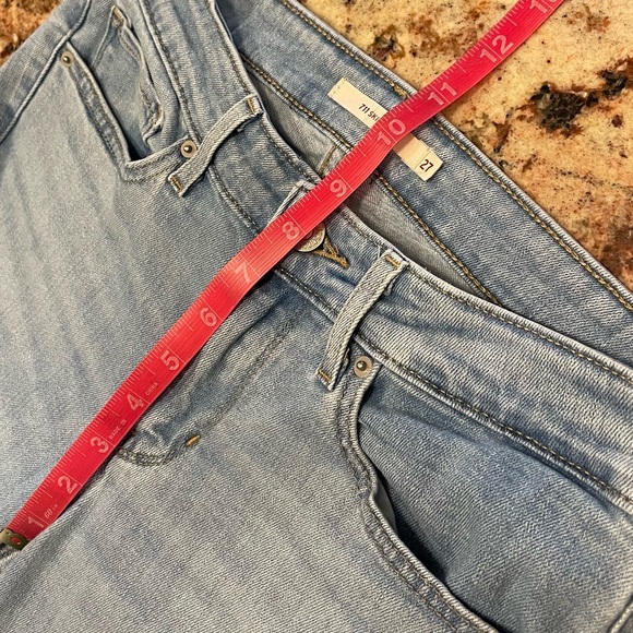 LIKE NEW Levi’s 711 Skinny Jeans Light Wash - Picture 14 of 16